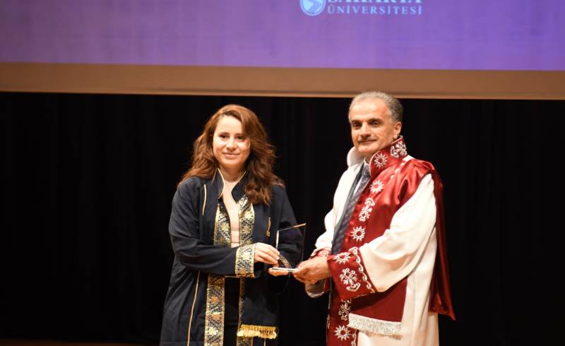 Dr. Öğr. Üyesi Gülşah KARABULUT, Sakarya Üniversitesi 2023 Bilim Ödülleri Genç Araştırmacı Teşvik Ödülü kategorisinde ödül aldı.