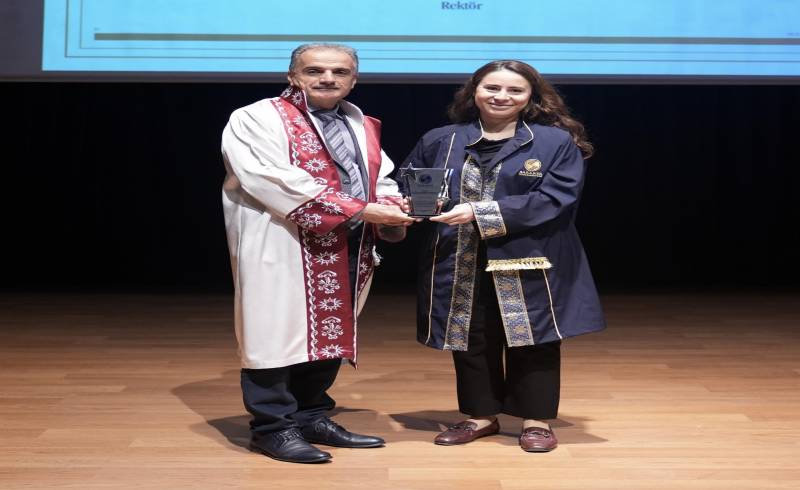 Dr. Öğr. Üyesi Gülşah KARABULUT, 2024 yılı SAÜ Araştırma Ödülüne layık görüldü.