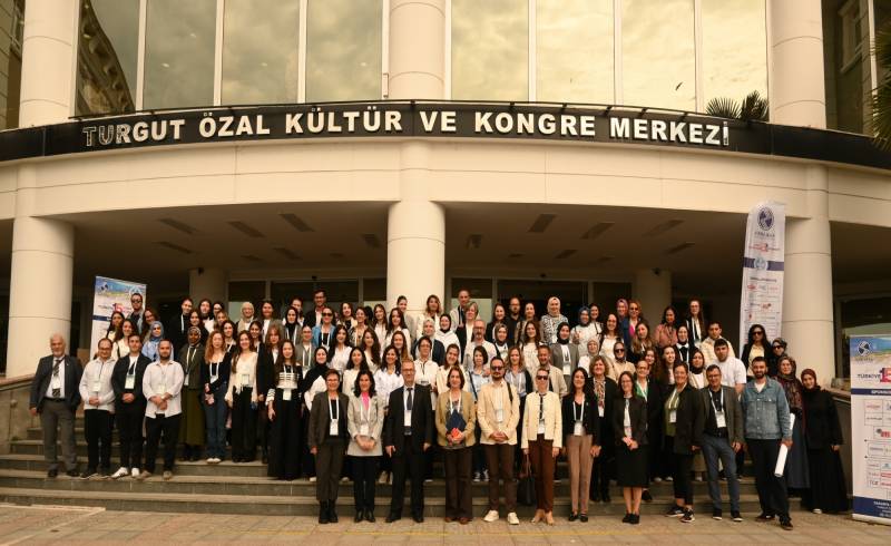 Türkiye 15. Gıda Kongresi, 450’nin üzerinde katılımcının bulunduğu 21 oturumda 124 sözlü, 5 oturumda 126 poster olmak üzere toplam 250 sunumla gerçekleşti.